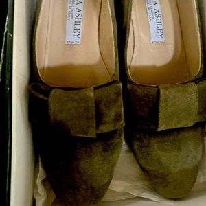 Vintage Laura Ashley dark mossy green  bow shoes kitten heels size 37